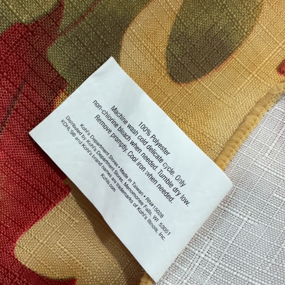 Three Autumn Thanksgiving tablecloths - Picture 8 of 16